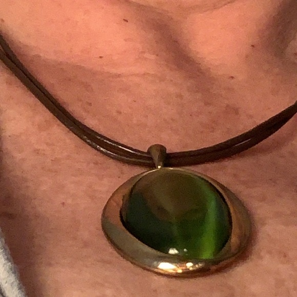 Studio works green necklace and earrings. - Picture 13 of 13